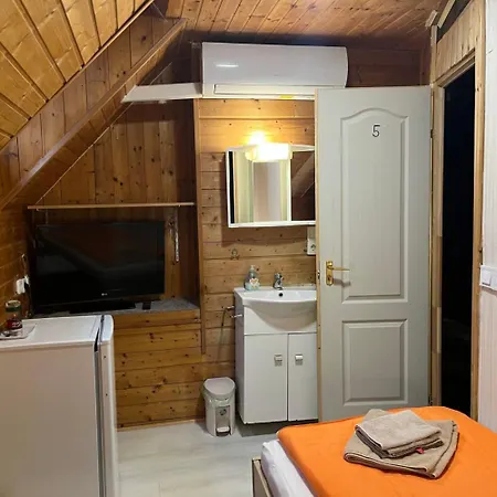 Bed & Breakfast Lenzl's Panzio 3*