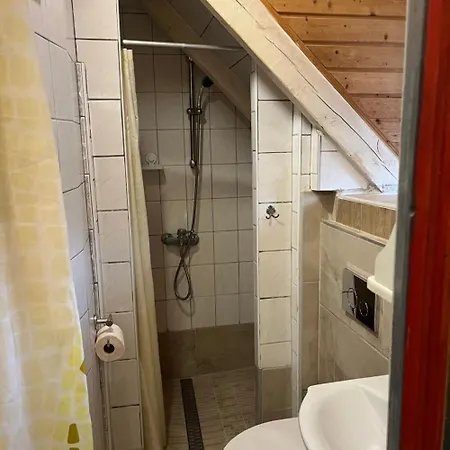 Couette-café Lenzl's Panzio 3*