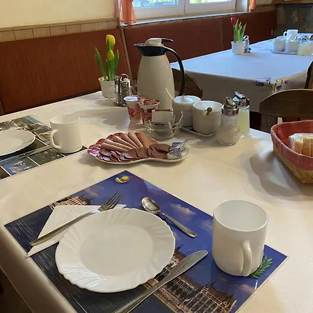 Couette-café Lenzl's Panzio 3*